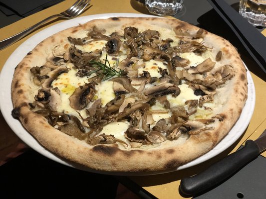 Pizzeria Bio In un angolo di mondo... by null