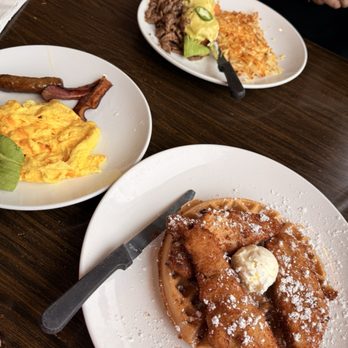 Broken Yolk Cafe - Breakfast & Brunch Near Me - Fullerton, California