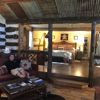 Barons CreekSide - Guest Houses Near Me - Fredericksburg, Texas