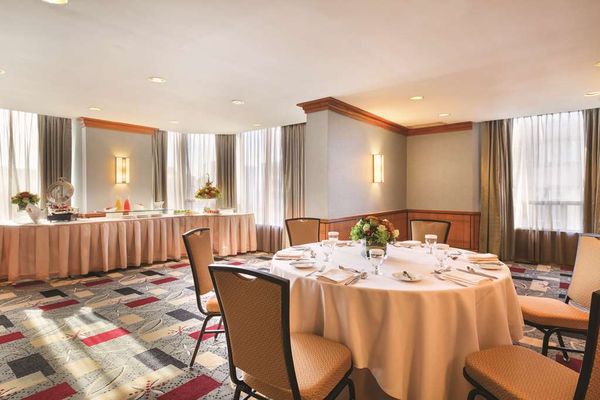 DoubleTree by Hilton Hotel Toronto Downtown by null