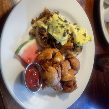 Endolyne Joes - Salmon Egg Benedict - American Near Me - Seattle, Washington Endolyne Joes - Salmon Egg Benedict - American Near Me - Seattle, Washington
