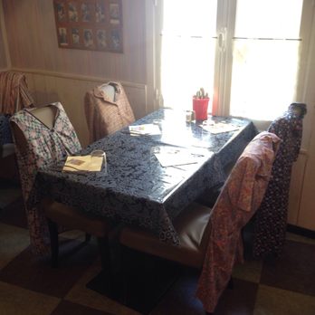 Mamie Bigoude - Shirts on chairs - Burgers Near Me - Tours, 37 Mamie Bigoude - Shirts on chairs - Burgers Near Me - Tours, 37