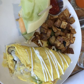 Breakfast Club- Biltmore - The Bird: omelet | turkey | avocado | garlic herb cream cheese | mushrooms | crème fraiche | fresh fruit | potatoes O'Brien - Breakfast & Brunch Near Me - Phoenix, Arizona Breakfast Club- Biltmore - The Bird: omelet | turkey | avocado | garlic herb cream cheese | mushrooms | crème fraiche | fresh fruit | potatoes O'Brien - Breakfast & Brunch Near Me - Phoenix, Arizona