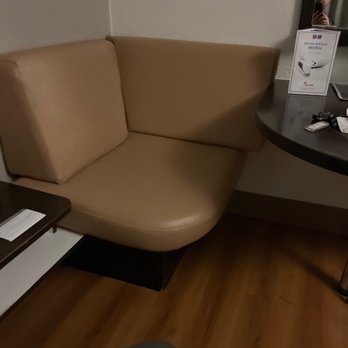 Motel 6 - Goleta - Corner chair. - Hotels Near Me - Goleta, California Motel 6 - Goleta - Corner chair. - Hotels Near Me - Goleta, California