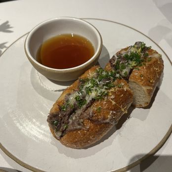 Gramercy Tavern - Beef sandwich - New American Near Me - New York, New York Gramercy Tavern - Beef sandwich - New American Near Me - New York, New York