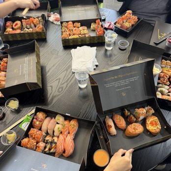 FOB Poke Bar - Sushi Bars Near Me - Tukwila, Washington