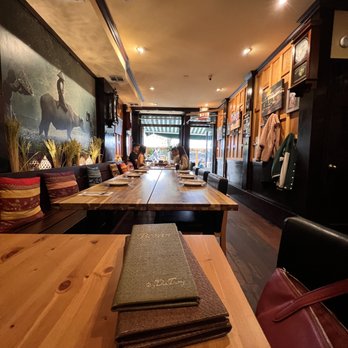 Boran - interior - Thai Near Me - Brooklyn, New York