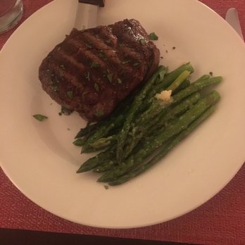 Oak Manor Inn - Filet mignon with asparagus - Bed & Breakfast Near Me - Hartsville, South Carolina