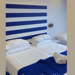 Queen bed Queen bed