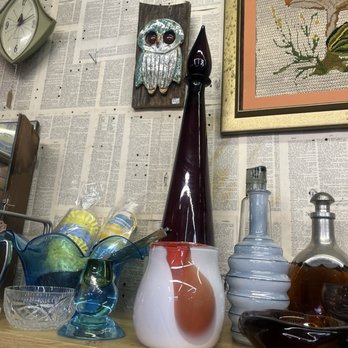 Montebello Road - Mid century modern vibes - Antiques Near Me - Campbell, California