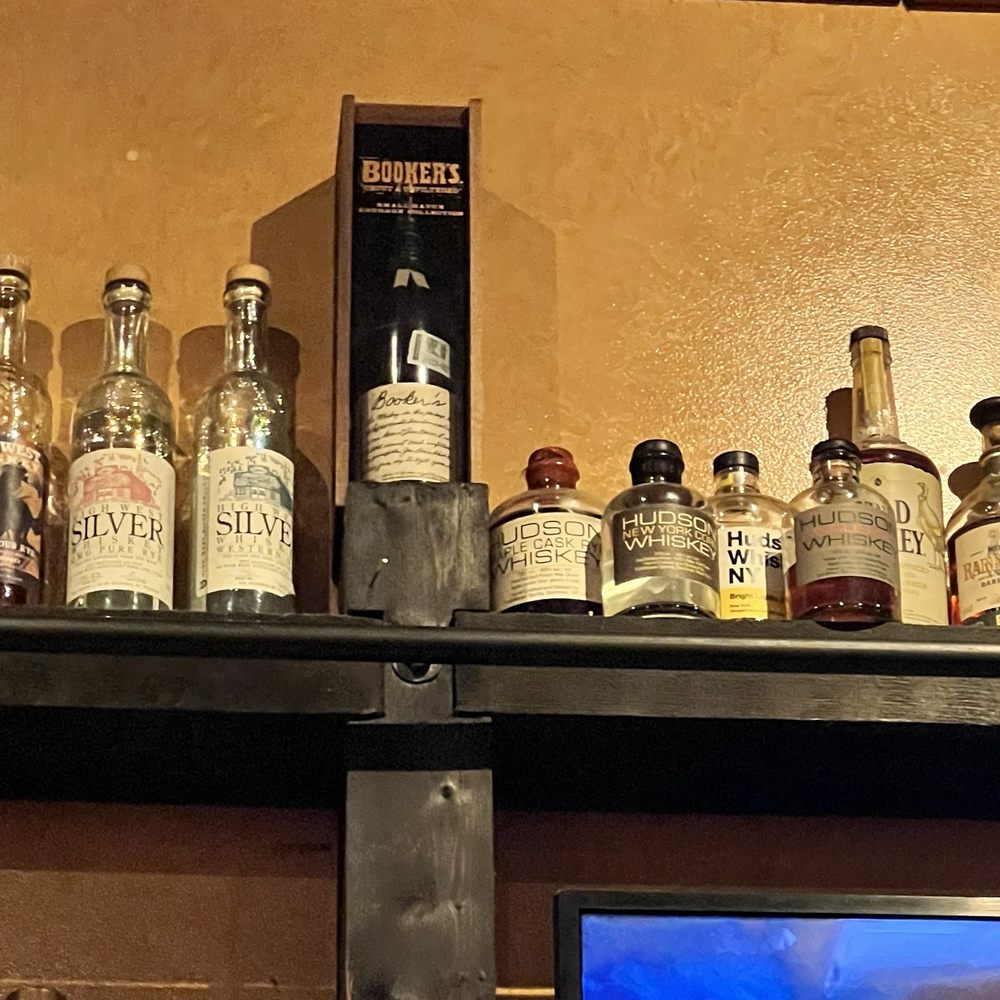 MOJO Kitchen, BBQ Pit Blues Bar - The bar and bourbons - Barbeque Near Me - Jacksonville Beach, Florida MOJO Kitchen, BBQ Pit Blues Bar - The bar and bourbons - Barbeque Near Me - Jacksonville Beach, Florida