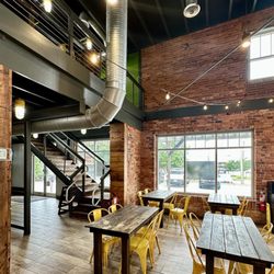 Tropical Grille - Mauldin - Seating area