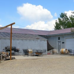 Hermosa's small but mighty tasting room - a true Colorado garagiste!