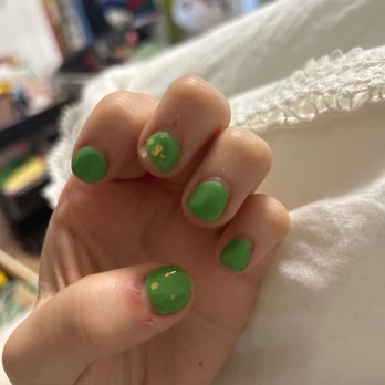 Bellagio Nails & Spa - i tried to add sparkly nail polish to cover the chipping but it still looks bad. - Nail Salons Near Me - San Clemente, California Bellagio Nails & Spa - i tried to add sparkly nail polish to cover the chipping but it still looks bad. - Nail Salons Near Me - San Clemente, California