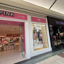 Victoria's Secret - Pink at Buckland Hills Mall