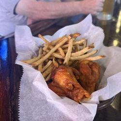 Magoo's Sports & Spirits