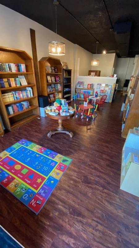 Little Readers Logo