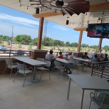 H-E-B - Outdoor seating upstairs. - Grocery Near Me - Georgetown, Texas