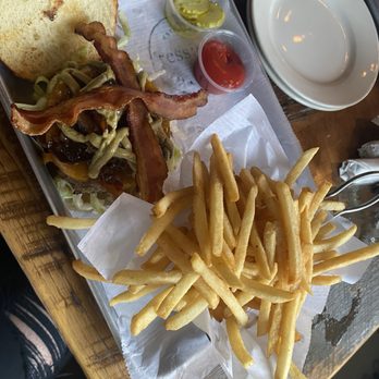 Tessie's bar & kitchen - Burgers Near Me - Waltham, Massachusetts