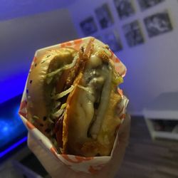 Red Robin Gourmet Burgers and Brews - Mad love burger