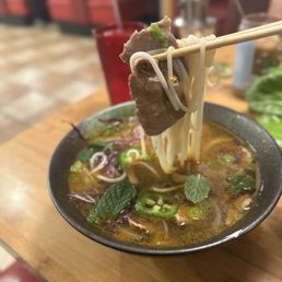 Vn1. Hue Spicy Noodle Soup- Bun Bo Hue