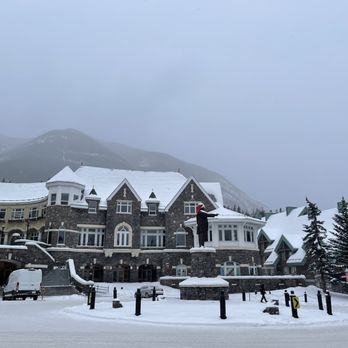 Rundle Bar - Lounges Near Me - Banff, Alberta Rundle Bar - Lounges Near Me - Banff, Alberta