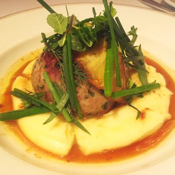 Le Coucou - Crépinette de volaille aux foie gras et fruits d'été - French Near Me - New York, New York