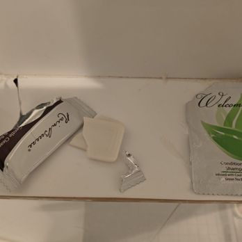 Hollywood VIP Hotel - Tiny soap and cheap shampoo - Hotels Near Me - Los Angeles, California Hollywood VIP Hotel - Tiny soap and cheap shampoo - Hotels Near Me - Los Angeles, California