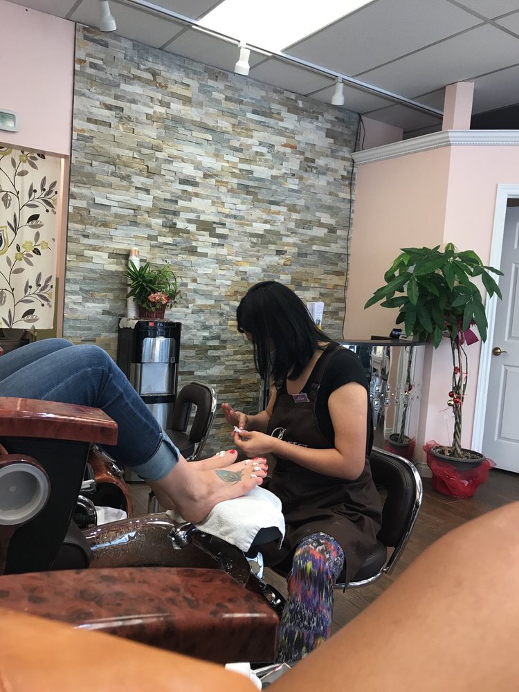 PERFECT 10 NAIL & SPA Updated September 2024 16 Photos 201 Lloyd