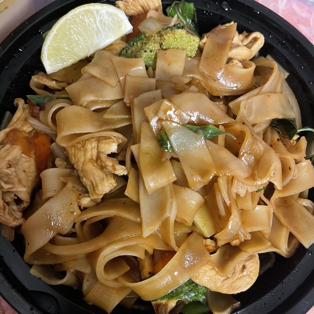Thai Basil And Sushi Zen - Spicy Basil Noodle - Thai Near Me - Acworth, Georgia