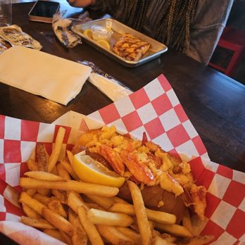 Yankee Lobster - Traditional butter lobster roll. - Seafood Markets Near Me - Boston, Massachusetts