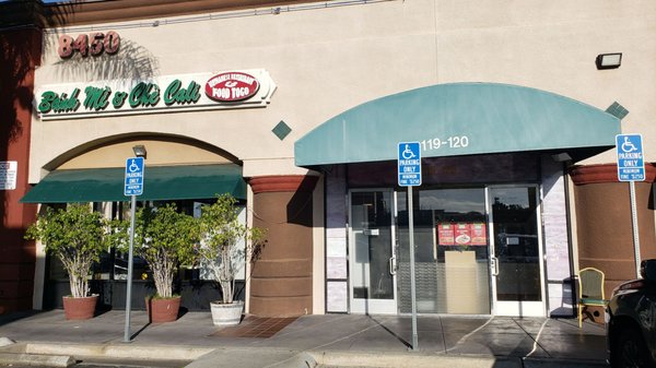 Banh Mi & Che Cali by null