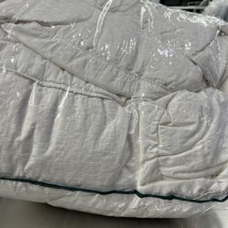 Organic Dry Cleaners & Laundry - Best Comforter cleaning service.