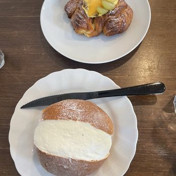 Faro Caffè Specialty - Fruit tart and maritozzi - Coffee Roasteries Near Me - Rome, RM