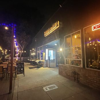 Fattoria E Mare - Nice patio (when the weather is applicable) - Italian Near Me - Half Moon Bay, California
