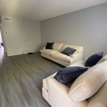 Luxe818 Flooring - a living room with hardwood floors - Flooring Near Me Luxe818 Flooring - a living room with hardwood floors - Flooring Near Me
