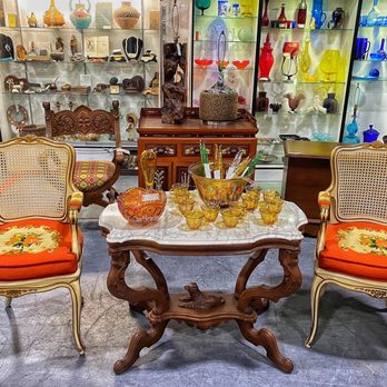 Consignment Classics - Each area is thoughtfully arranged around a few main pieces - Used, Vintage & Consignment Near Me - San Diego, California