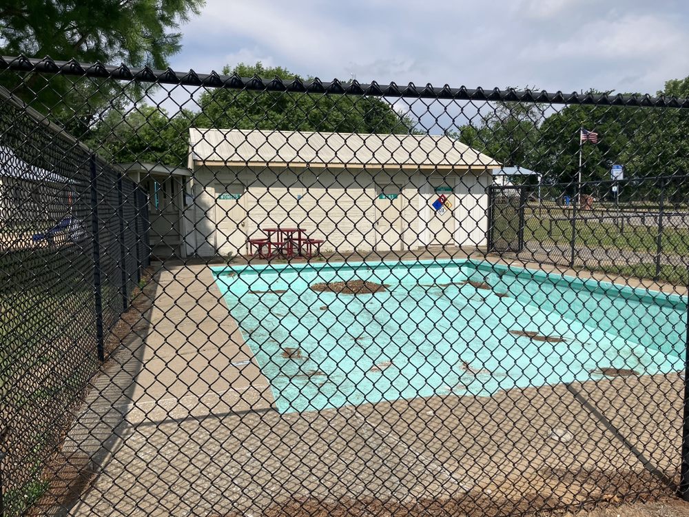Hutchison Park Logo