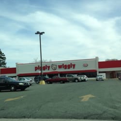 Piggly Wiggly - Small town has a nice grocery store.
