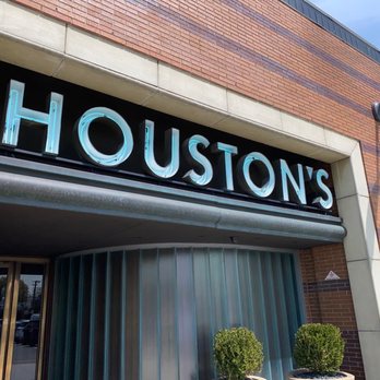 Houston's Restaurant - Entrance - American Near Me - Hackensack, New Jersey