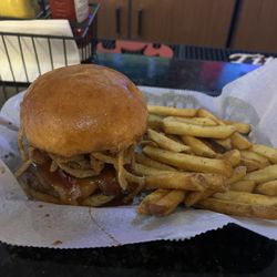 Chatters Bar and Grill - Bbq burger
