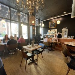 Cleome Table & Bar