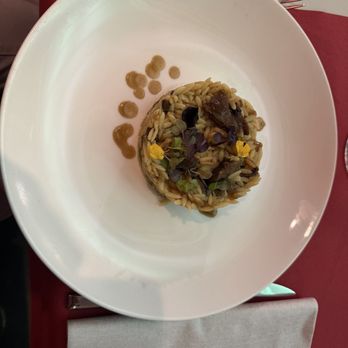 Niza - Rice noodles with mushrooms and brown sauce. Delicious! - Pubs Near Me - Pamplona, NA