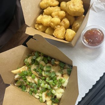 Vegan Fried Chick’un - Vegetarian poutine and cauliflower tempura - Vegetarian Near Me - Vancouver, British Columbia Vegan Fried Chick’un - Vegetarian poutine and cauliflower tempura - Vegetarian Near Me - Vancouver, British Columbia