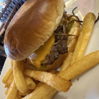 Rock & Brews - San Antonio - Oklahoma Smash Burger - Beer Bar Near Me - San Antonio, Texas
