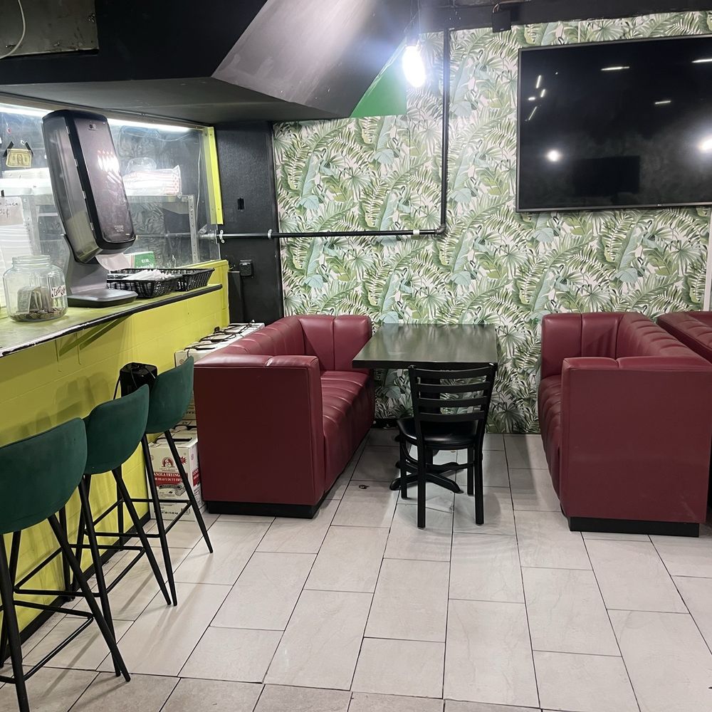 Chick N Drip - Mish mash uncomfortable seating - Chicken Shop Near Me - Queens, New York