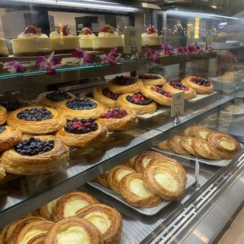 Urth Caffe & Bar - Pastries - Cafes Near Me - Los Angeles, California Urth Caffe & Bar - Pastries - Cafes Near Me - Los Angeles, California