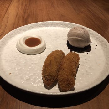 Manta - Fried bananas with cocoa ice cream and miso caramel sauce - Mexican Near Me - Cabo San Lucas, BCS Manta - Fried bananas with cocoa ice cream and miso caramel sauce - Mexican Near Me - Cabo San Lucas, BCS