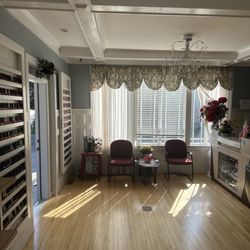 Comfort Nails Salon - Inside entry