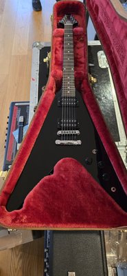 Thunder Road Guitars PDX by null